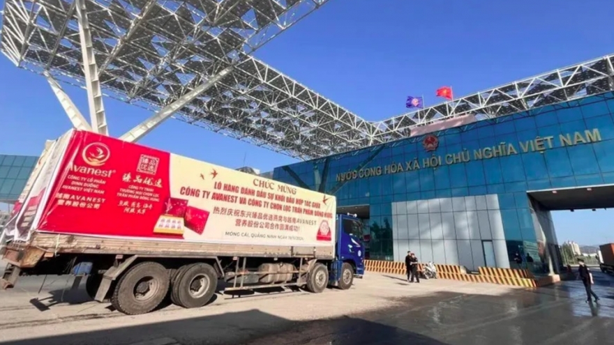 Shipment of bird’s nests exported to China through Bac Luan II bridge border gate